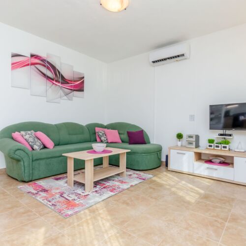 Ground Floor 4-Room Air Conditioned Apartment for 8 Persons