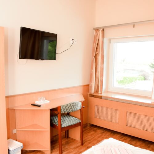 Camera tripla la etaj