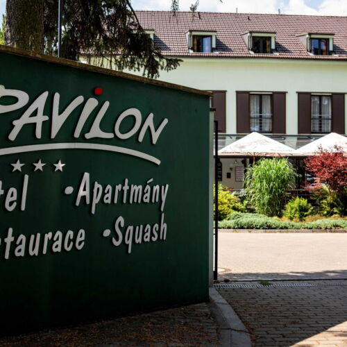 Zuhanyzós kétágyas szoba