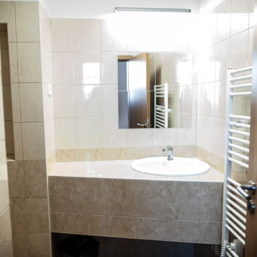 Pokoj se sprchou s klimatizací pro 3 os.