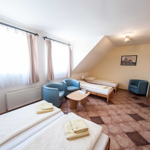 Pokoj se sprchou s klimatizací pro 4 os.