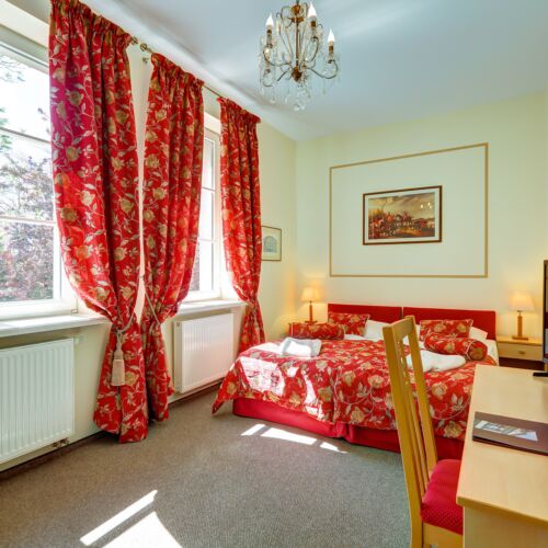 Pokój 2-osobowy na piętrze z widokiem na ogród (możliwa dostawka)