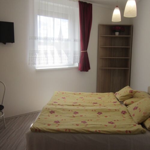 Camera cvadrupla standard la parter