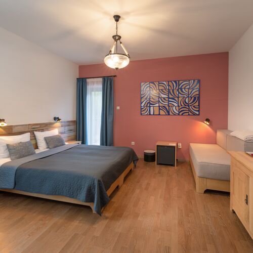 Twin Room (extra bed available)