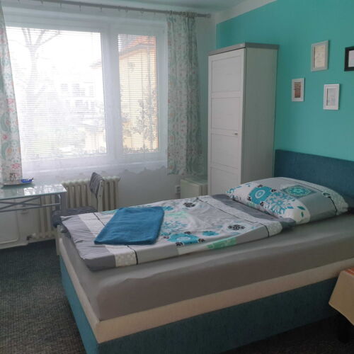 Pokoj se sprchou pro 1 os. na poschodí