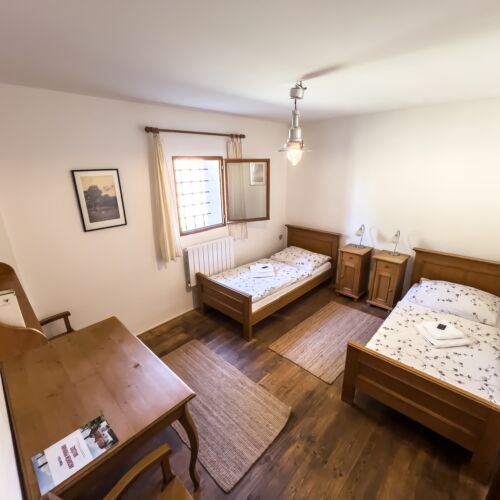 Pokoj s koupelnou se sprchou pro 2 os.