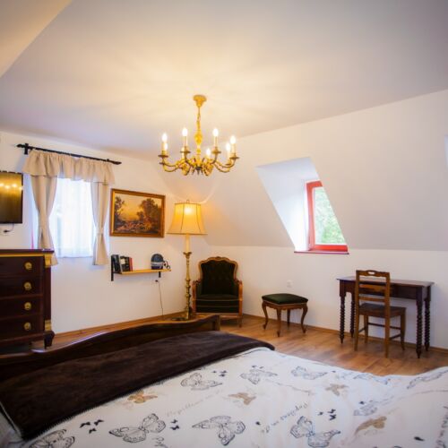 Apartament la etaj la parter pentru 4 pers. (se inchirieaza doar integral)