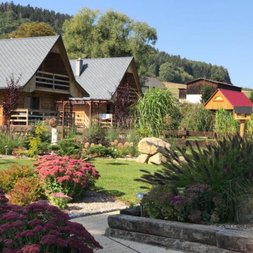 Casa de vara cu balcon cu grup sanitar pentru 8 pers. (se inchirieaza doar integral)