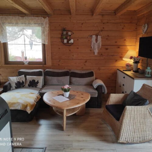 Casa de vara cu balcon cu grup sanitar pentru 8 pers. (se inchirieaza doar integral)