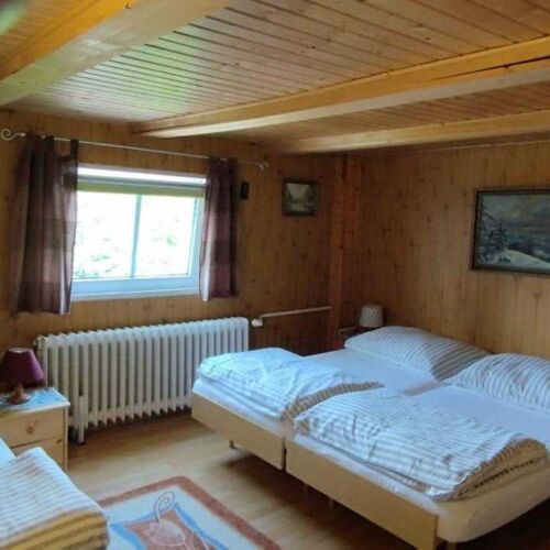 Izba so sprchou  pre 3 os.