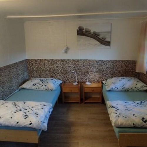 Izba pre 2 os. na poschodí  (s možnosťou prístelky)