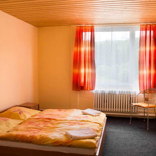 HOSTEL LOKET ... 1-3L pokoj | manželská postel + jednolůžko