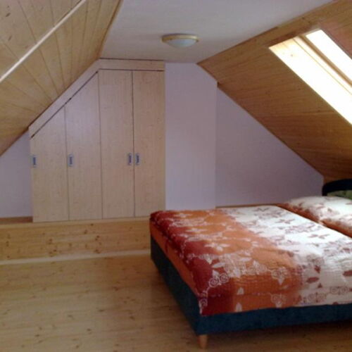 Apartament 6-osobowy z aneksem kuchennym z 2 pomieszczeniami sypialnianymi (możliwa dostawka)