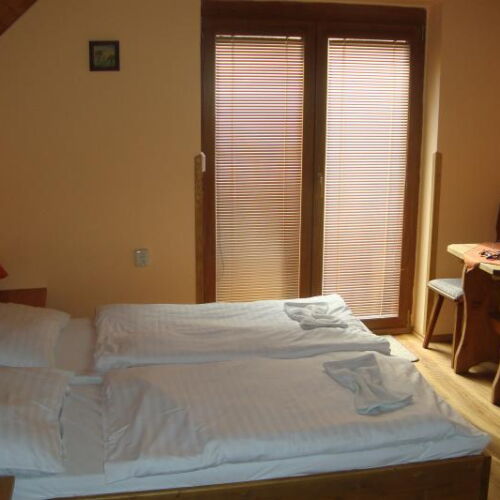 Pokoj s balkónem se sprchou pro 3 os. (s možností přistýlky)