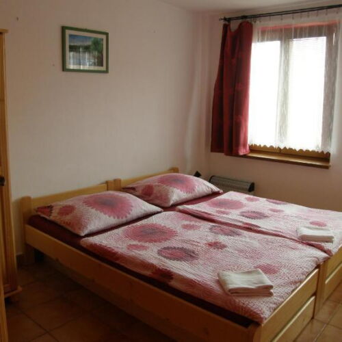 Apartman se sprchou s privátní koupelnou mimo apartmán pro 4 os. (s možností přistýlky)