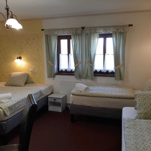 Apartament cu duș cu chicinetă proprie pentru 4 pers.