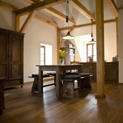 Apartman se sprchou s privátní koupelnou mimo apartmán pro 4 os.