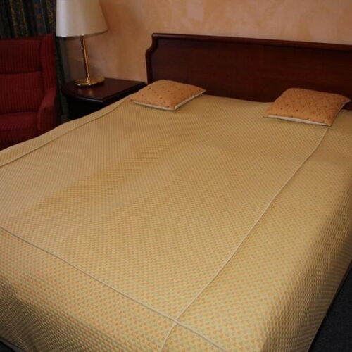 Camera cvadrupla cu duș