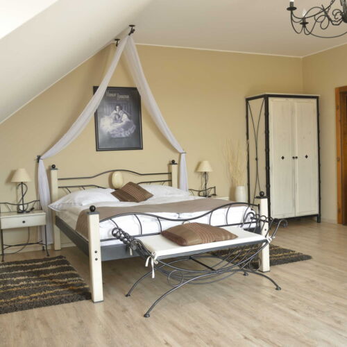 Camera twin exclusive la mansardă