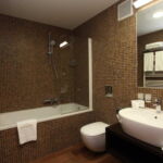 Zuhanyzós kétágyas szoba (pótágyazható)