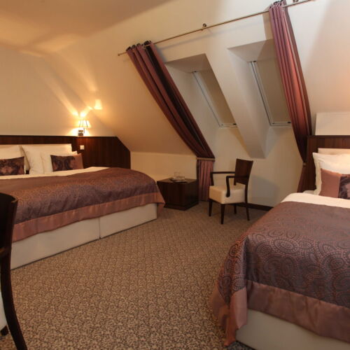 Camera tripla cu baie