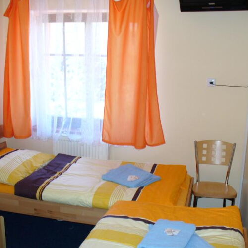 Apartament cu duș cu chicinetă proprie pentru 2 pers.