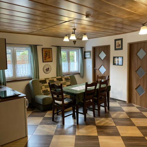 Pokoj pro 4 os. s výhledem do zahrady  (s možností přistýlky)