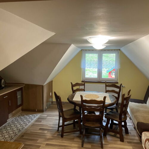 Apartman se sprchou pro 8 os. se 2 ložnicemi s výhledem do zahrady (s možností přistýlky)