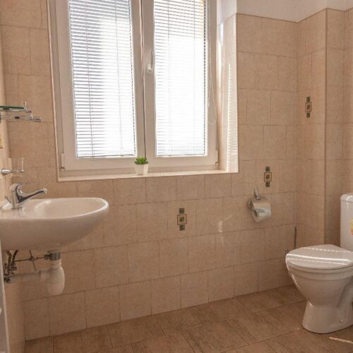 Pokoj se sprchou  pro 4 os.