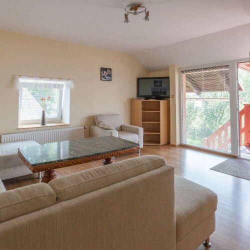 Pokoj s privátní koupelnou mimo apartmán s terasou pro 6 os.