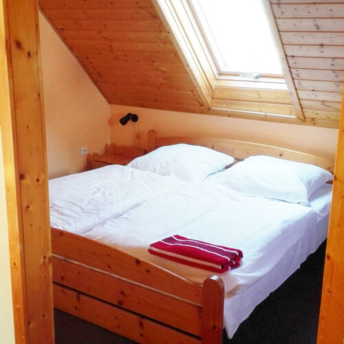 Pokoj se sprchou pro 3 os. na poschodí (s možností přistýlky)