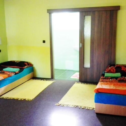 Pokoj se sprchou pro 2 os. na poschodí (s možností přistýlky)