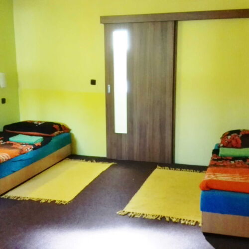 Pokoj se sprchou pro 3 os. v podkroví (s možností přistýlky)