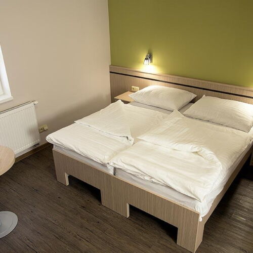 Pokoj se sprchou s klimatizací pro 2 os.