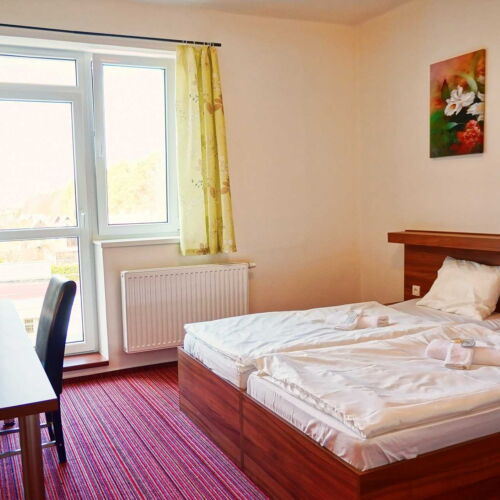 Dreibettzimmer mit Dusche