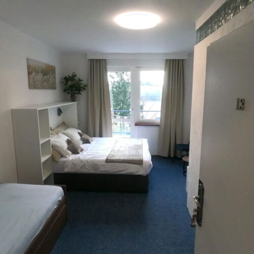 Pokoj s balkónem se sprchou pro 3 os.