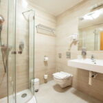 Zuhanyzós Deluxe kétágyas szoba (pótágyazható)