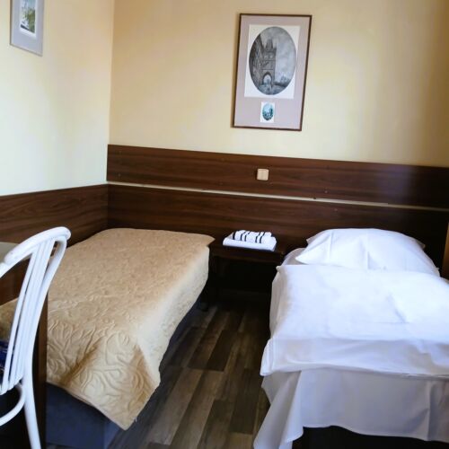 Pokoj se sprchou pro 2 os. na poschodí