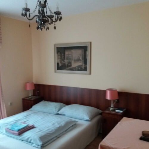 Pokoj s koupelnou se sprchou pro 2 os.