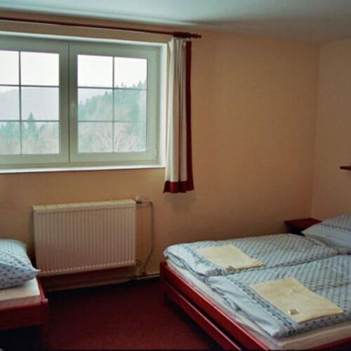 Camera cvadrupla cu duș