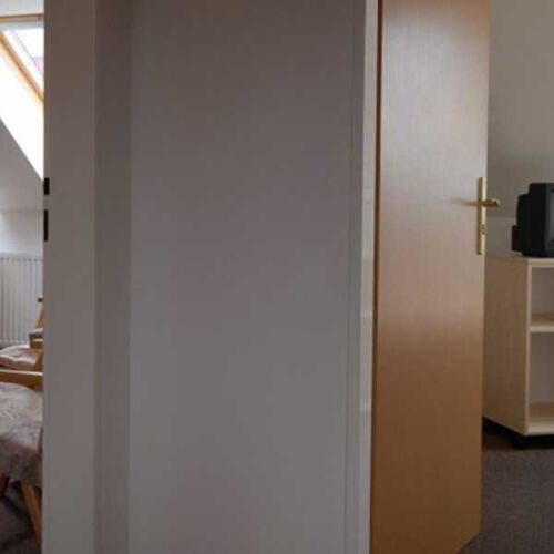 6 Person Room with Shower