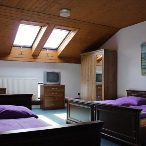 Pokoj se sprchou pro 4 os. v podkroví