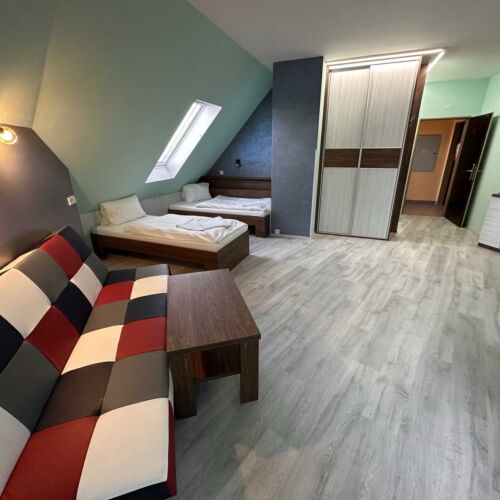 Dreibettzimmer mit Dusche (Zusatzbett möglich)