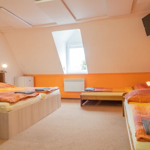 Pokój 4-osobowy na piętrze z prysznicem