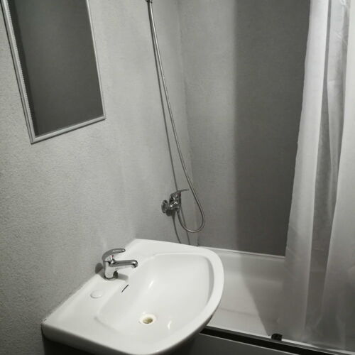 Dvoulůžkový pokoj se spol. soc. zařízením s vedlejším pokojem