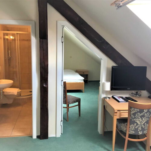 Pokoj se sprchou s klimatizací pro 4 os.