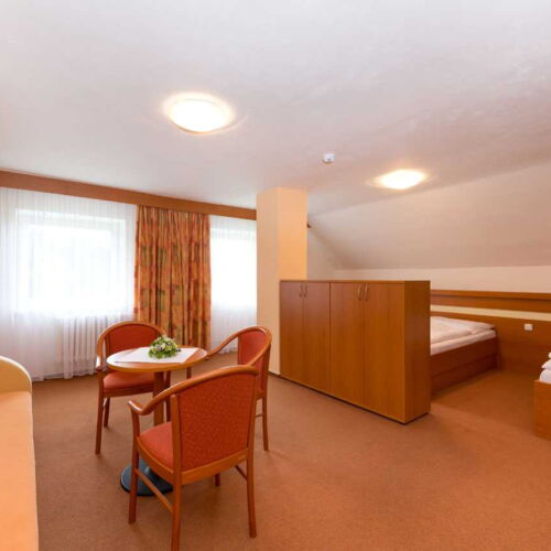 5 Person Room
