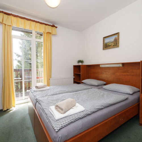 Pokoj se sprchou s balkónem pro 2 os.