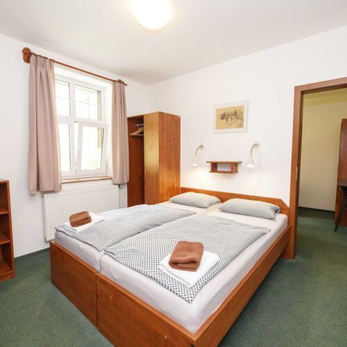 Čtyřlůžkový pokoj se dvěma ložnicemi