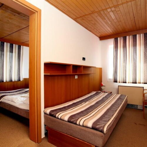 Pokoj se sprchou  pro 4 os.